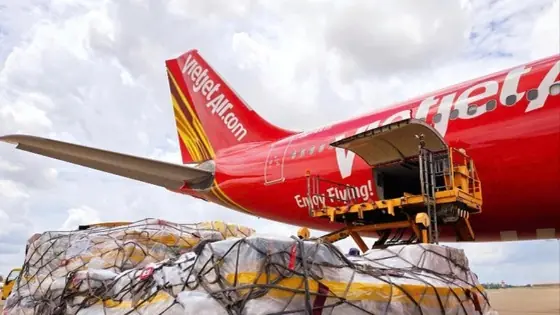 Hàng không đổi vé miễn phí cho khách bị ảnh hưởng mưa lũ